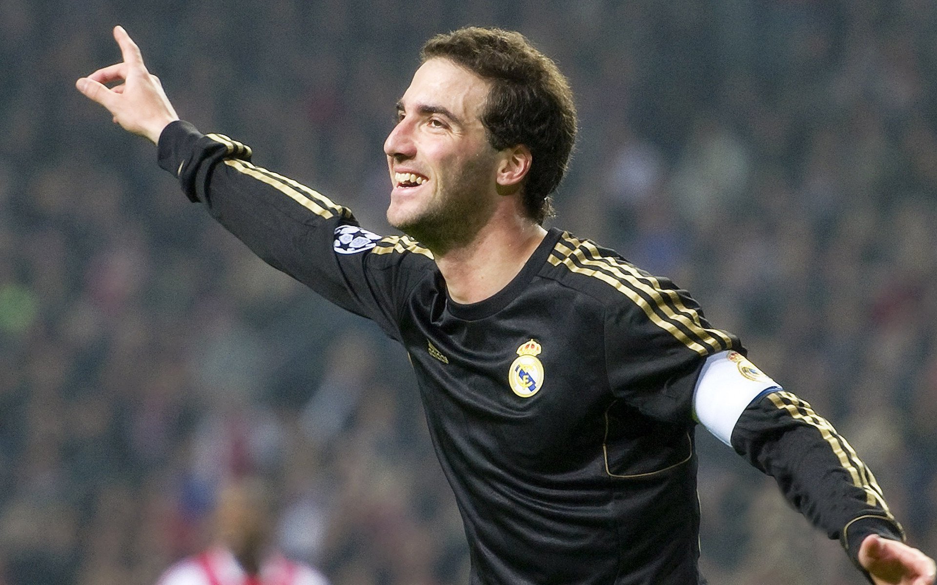 “法甲豪门迎来强敌挑战，胜负悬念不断”，法甲榜首